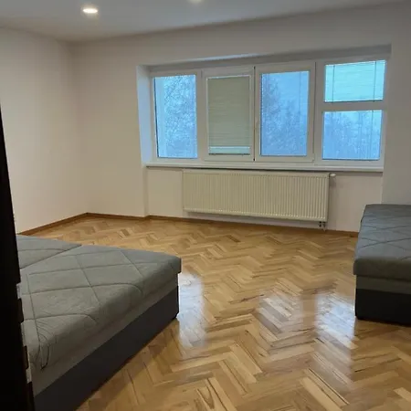 4 Izbovy Apartment